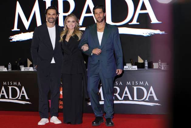 Con Esa Misma Mirada Tv Series Photocall (L-R) Ivan Sanchez, Angelica Rivera, Diego Klein pose during a Photocall for the presentation of the Vix Original Series Con Esa Misma Mirada . on March 11, 2025 in Mexico City, Mexico. (Photo by Yamak Perea Eyepix Group) Copyright: xYamakxPerea xEyepixxGroupx YP_11032025_146626