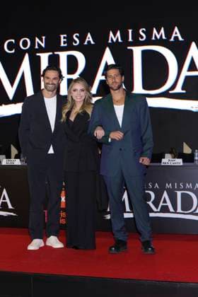Con Esa Misma Mirada Tv Series Photocall (L-R) Ivan Sanchez, Angelica Rivera, Diego Klein pose during a Photocall for the presentation of the Vix Original Series Con Esa Misma Mirada . on March 11, 2025 in Mexico City, Mexico. (Photo by Yamak Perea Eyepix Group) Copyright: xYamakxPerea xEyepixxGroupx YP_11032025_146630