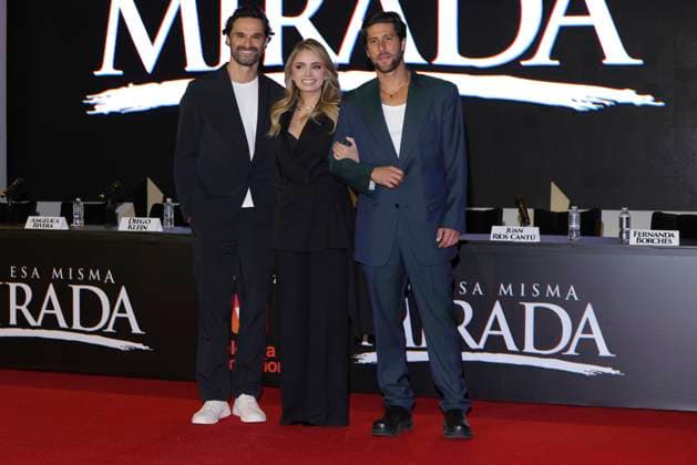 March 11, 2025, Mexico City, Ciudad de Mexico, Mexico: (L-R) IvoÂ¡n SoÂ¡nchez, Angelica Rivera, Diego Klein pose during a Photocall for the presentation of the Vix Original Series Con Esa Misma Mirada . on March 11, 2025 in Mexico City, Mexico. Mexico City Mexico - ZUMAe321 20250311_zea_e321_022 Copyright: xYamakxPereax