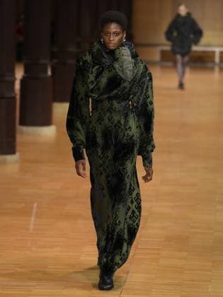 PFW - Veronique Leroy Runway A model walks the runway during the Veronique Leroy Womenswear Fall Winter 2025-2026 show as part of Paris Fashion Week at Le Réfectoire des Cordeliers on March 11, 2025 in Paris, France. Photo by Alain-Gil Gonzalez ABACAPRESS.COM Paris France  Copyright: xGonzalezxAlain-Gil ABACAx
