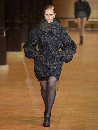 PFW - Veronique Leroy Runway A model walks the runway during the Veronique Leroy Womenswear Fall Winter 2025-2026 show as part of Paris Fashion Week at Le Réfectoire des Cordeliers on March 11, 2025 in Paris, France. Photo by Alain-Gil Gonzalez ABACAPRESS.COM Paris France  Copyright: xGonzalezxAlain-Gil ABACAx