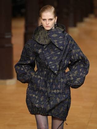 PFW - Veronique Leroy Runway A model walks the runway during the Veronique Leroy Womenswear Fall Winter 2025-2026 show as part of Paris Fashion Week at Le Réfectoire des Cordeliers on March 11, 2025 in Paris, France. Photo by Alain-Gil Gonzalez ABACAPRESS.COM Paris France  Copyright: xGonzalezxAlain-Gil ABACAx
