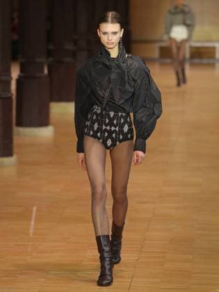 PFW - Veronique Leroy Runway A model walks the runway during the Veronique Leroy Womenswear Fall Winter 2025-2026 show as part of Paris Fashion Week at Le Réfectoire des Cordeliers on March 11, 2025 in Paris, France. Photo by Alain-Gil Gonzalez ABACAPRESS.COM Paris France  Copyright: xGonzalezxAlain-Gil ABACAx