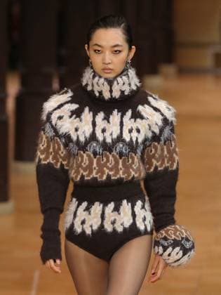 PFW - Veronique Leroy Runway A model walks the runway during the Veronique Leroy Womenswear Fall Winter 2025-2026 show as part of Paris Fashion Week at Le Réfectoire des Cordeliers on March 11, 2025 in Paris, France. Photo by Alain-Gil Gonzalez ABACAPRESS.COM Paris France  Copyright: xGonzalezxAlain-Gil ABACAx