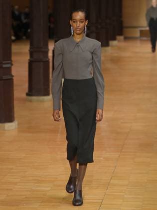 PFW - Veronique Leroy Runway A model walks the runway during the Veronique Leroy Womenswear Fall Winter 2025-2026 show as part of Paris Fashion Week at Le Réfectoire des Cordeliers on March 11, 2025 in Paris, France. Photo by Alain-Gil Gonzalez ABACAPRESS.COM Paris France  Copyright: xGonzalezxAlain-Gil ABACAx