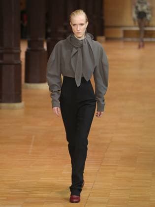 PFW - Veronique Leroy Runway A model walks the runway during the Veronique Leroy Womenswear Fall Winter 2025-2026 show as part of Paris Fashion Week at Le Réfectoire des Cordeliers on March 11, 2025 in Paris, France. Photo by Alain-Gil Gonzalez ABACAPRESS.COM Paris France  Copyright: xGonzalezxAlain-Gil ABACAx
