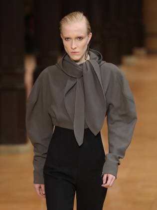 PFW - Veronique Leroy Runway A model walks the runway during the Veronique Leroy Womenswear Fall Winter 2025-2026 show as part of Paris Fashion Week at Le Réfectoire des Cordeliers on March 11, 2025 in Paris, France. Photo by Alain-Gil Gonzalez ABACAPRESS.COM Paris France  Copyright: xGonzalezxAlain-Gil ABACAx