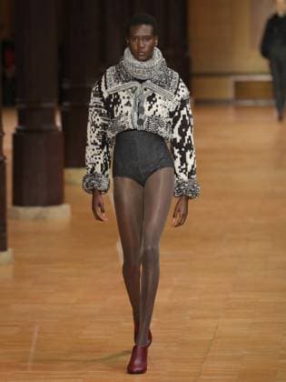 PFW - Veronique Leroy Runway A model walks the runway during the Veronique Leroy Womenswear Fall Winter 2025-2026 show as part of Paris Fashion Week at Le Réfectoire des Cordeliers on March 11, 2025 in Paris, France. Photo by Alain-Gil Gonzalez ABACAPRESS.COM Paris France  Copyright: xGonzalezxAlain-Gil ABACAx