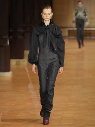 PFW - Veronique Leroy Runway A model walks the runway during the Veronique Leroy Womenswear Fall Winter 2025-2026 show as part of Paris Fashion Week at Le Réfectoire des Cordeliers on March 11, 2025 in Paris, France. Photo by Alain-Gil Gonzalez ABACAPRESS.COM Paris France  Copyright: xGonzalezxAlain-Gil ABACAx