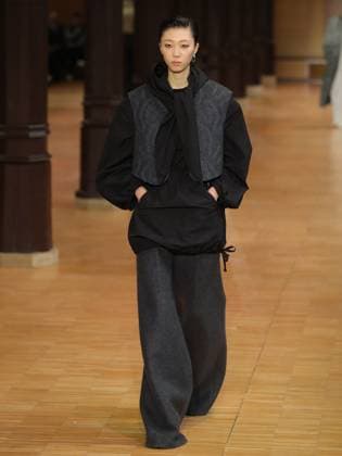 PFW - Veronique Leroy Runway A model walks the runway during the Veronique Leroy Womenswear Fall Winter 2025-2026 show as part of Paris Fashion Week at Le Réfectoire des Cordeliers on March 11, 2025 in Paris, France. Photo by Alain-Gil Gonzalez ABACAPRESS.COM Paris France  Copyright: xGonzalezxAlain-Gil ABACAx