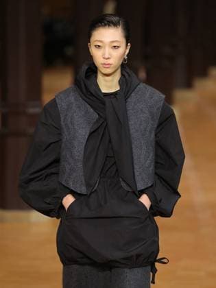 PFW - Veronique Leroy Runway A model walks the runway during the Veronique Leroy Womenswear Fall Winter 2025-2026 show as part of Paris Fashion Week at Le Réfectoire des Cordeliers on March 11, 2025 in Paris, France. Photo by Alain-Gil Gonzalez ABACAPRESS.COM Paris France  Copyright: xGonzalezxAlain-Gil ABACAx