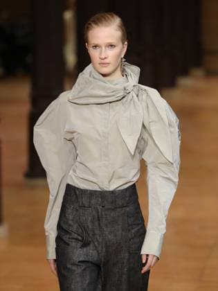 PFW - Veronique Leroy Runway A model walks the runway during the Veronique Leroy Womenswear Fall Winter 2025-2026 show as part of Paris Fashion Week at Le Réfectoire des Cordeliers on March 11, 2025 in Paris, France. Photo by Alain-Gil Gonzalez ABACAPRESS.COM Paris France  Copyright: xGonzalezxAlain-Gil ABACAx