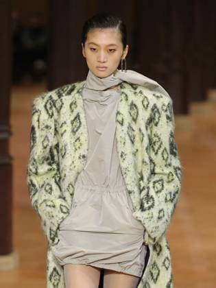 PFW - Veronique Leroy Runway A model walks the runway during the Veronique Leroy Womenswear Fall Winter 2025-2026 show as part of Paris Fashion Week at Le Réfectoire des Cordeliers on March 11, 2025 in Paris, France. Photo by Alain-Gil Gonzalez ABACAPRESS.COM Paris France  Copyright: xGonzalezxAlain-Gil ABACAx