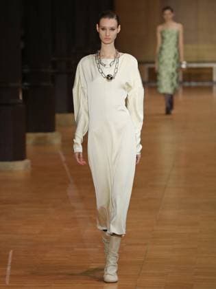 PFW - Veronique Leroy Runway A model walks the runway during the Veronique Leroy Womenswear Fall Winter 2025-2026 show as part of Paris Fashion Week at Le Réfectoire des Cordeliers on March 11, 2025 in Paris, France. Photo by Alain-Gil Gonzalez ABACAPRESS.COM Paris France  Copyright: xGonzalezxAlain-Gil ABACAx