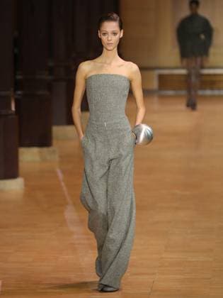 PFW - Veronique Leroy Runway A model walks the runway during the Veronique Leroy Womenswear Fall Winter 2025-2026 show as part of Paris Fashion Week at Le Réfectoire des Cordeliers on March 11, 2025 in Paris, France. Photo by Alain-Gil Gonzalez ABACAPRESS.COM Paris France  Copyright: xGonzalezxAlain-Gil ABACAx