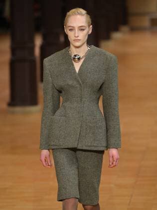 PFW - Veronique Leroy Runway A model walks the runway during the Veronique Leroy Womenswear Fall Winter 2025-2026 show as part of Paris Fashion Week at Le Réfectoire des Cordeliers on March 11, 2025 in Paris, France. Photo by Alain-Gil Gonzalez ABACAPRESS.COM Paris France  Copyright: xGonzalezxAlain-Gil ABACAx