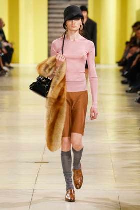 Défilé Miu Miu Collection Prêt à Porter Automne Hiver 2025 2026 lors de la Fashion Week de Paris PFW Défilé Miu Miu Collection Prêt à Porter Automne Hiver 2025 2026 lors de la Fashion Week de Paris, le 11 mars 2025 Miu Miu Fashion Show Ready to Wear Collection Fall Winter 2025 2026 at Paris Fashion Week, on March 11th, 2025 Paris France  Copyright: xAgencex xBestimagexAgencex xBestimagex