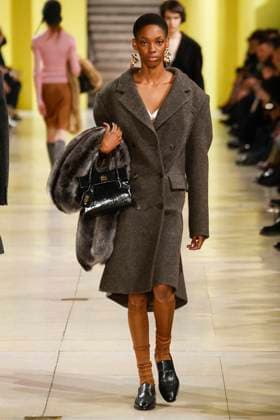 Défilé Miu Miu Collection Prêt à Porter Automne Hiver 2025 2026 lors de la Fashion Week de Paris PFW Défilé Miu Miu Collection Prêt à Porter Automne Hiver 2025 2026 lors de la Fashion Week de Paris, le 11 mars 2025 Miu Miu Fashion Show Ready to Wear Collection Fall Winter 2025 2026 at Paris Fashion Week, on March 11th, 2025 Paris France  Copyright: xAgencex xBestimagexAgencex xBestimagex