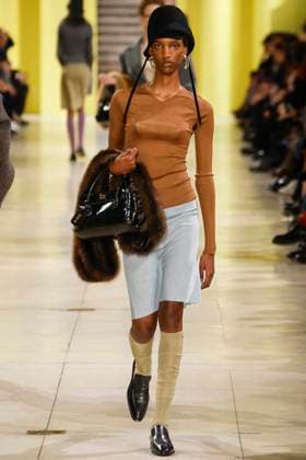 Défilé Miu Miu Collection Prêt à Porter Automne Hiver 2025 2026 lors de la Fashion Week de Paris PFW Défilé Miu Miu Collection Prêt à Porter Automne Hiver 2025 2026 lors de la Fashion Week de Paris, le 11 mars 2025 Miu Miu Fashion Show Ready to Wear Collection Fall Winter 2025 2026 at Paris Fashion Week, on March 11th, 2025 Paris France  Copyright: xAgencex xBestimagexAgencex xBestimagex