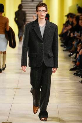 Défilé Miu Miu Collection Prêt à Porter Automne Hiver 2025 2026 lors de la Fashion Week de Paris PFW Défilé Miu Miu Collection Prêt à Porter Automne Hiver 2025 2026 lors de la Fashion Week de Paris, le 11 mars 2025 Miu Miu Fashion Show Ready to Wear Collection Fall Winter 2025 2026 at Paris Fashion Week, on March 11th, 2025 Paris France  Copyright: xAgencex xBestimagexAgencex xBestimagex
