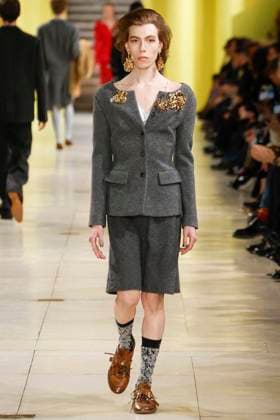 Défilé Miu Miu Collection Prêt à Porter Automne Hiver 2025 2026 lors de la Fashion Week de Paris PFW Défilé Miu Miu Collection Prêt à Porter Automne Hiver 2025 2026 lors de la Fashion Week de Paris, le 11 mars 2025 Miu Miu Fashion Show Ready to Wear Collection Fall Winter 2025 2026 at Paris Fashion Week, on March 11th, 2025 Paris France  Copyright: xAgencex xBestimagexAgencex xBestimagex