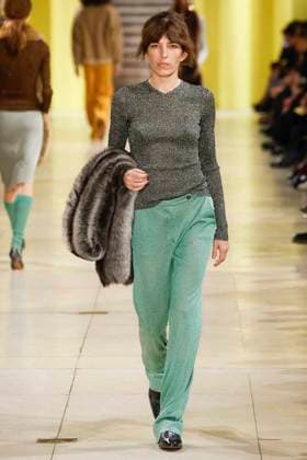 Défilé Miu Miu Collection Prêt à Porter Automne Hiver 2025 2026 lors de la Fashion Week de Paris PFW Défilé Miu Miu Collection Prêt à Porter Automne Hiver 2025 2026 lors de la Fashion Week de Paris, le 11 mars 2025 Miu Miu Fashion Show Ready to Wear Collection Fall Winter 2025 2026 at Paris Fashion Week, on March 11th, 2025 Paris France  Copyright: xAgencex xBestimagexAgencex xBestimagex
