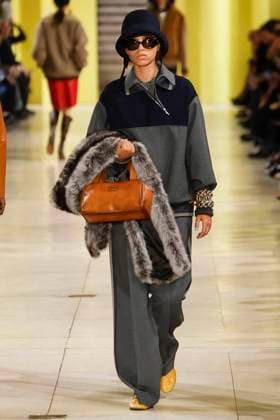 Défilé Miu Miu Collection Prêt à Porter Automne Hiver 2025 2026 lors de la Fashion Week de Paris PFW Défilé Miu Miu Collection Prêt à Porter Automne Hiver 2025 2026 lors de la Fashion Week de Paris, le 11 mars 2025 Miu Miu Fashion Show Ready to Wear Collection Fall Winter 2025 2026 at Paris Fashion Week, on March 11th, 2025 Paris France  Copyright: xAgencex xBestimagexAgencex xBestimagex