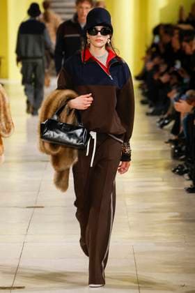 Défilé Miu Miu Collection Prêt à Porter Automne Hiver 2025 2026 lors de la Fashion Week de Paris PFW Défilé Miu Miu Collection Prêt à Porter Automne Hiver 2025 2026 lors de la Fashion Week de Paris, le 11 mars 2025 Miu Miu Fashion Show Ready to Wear Collection Fall Winter 2025 2026 at Paris Fashion Week, on March 11th, 2025 Paris France  Copyright: xAgencex xBestimagexAgencex xBestimagex