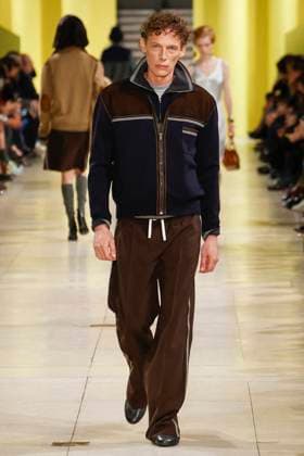 Défilé Miu Miu Collection Prêt à Porter Automne Hiver 2025 2026 lors de la Fashion Week de Paris PFW Défilé Miu Miu Collection Prêt à Porter Automne Hiver 2025 2026 lors de la Fashion Week de Paris, le 11 mars 2025 Miu Miu Fashion Show Ready to Wear Collection Fall Winter 2025 2026 at Paris Fashion Week, on March 11th, 2025 Paris France  Copyright: xAgencex xBestimagexAgencex xBestimagex