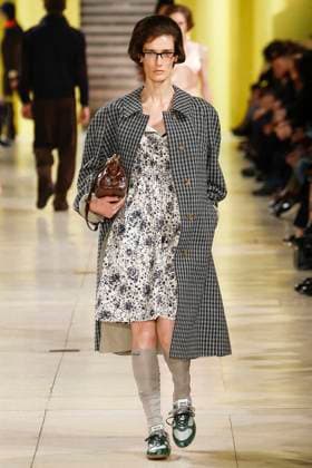 Défilé Miu Miu Collection Prêt à Porter Automne Hiver 2025 2026 lors de la Fashion Week de Paris PFW Défilé Miu Miu Collection Prêt à Porter Automne Hiver 2025 2026 lors de la Fashion Week de Paris, le 11 mars 2025 Miu Miu Fashion Show Ready to Wear Collection Fall Winter 2025 2026 at Paris Fashion Week, on March 11th, 2025 Paris France  Copyright: xAgencex xBestimagexAgencex xBestimagex