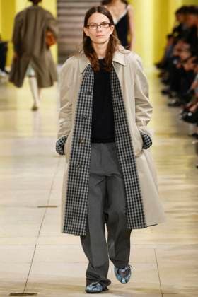 Défilé Miu Miu Collection Prêt à Porter Automne Hiver 2025 2026 lors de la Fashion Week de Paris PFW Défilé Miu Miu Collection Prêt à Porter Automne Hiver 2025 2026 lors de la Fashion Week de Paris, le 11 mars 2025 Miu Miu Fashion Show Ready to Wear Collection Fall Winter 2025 2026 at Paris Fashion Week, on March 11th, 2025 Paris France  Copyright: xAgencex xBestimagexAgencex xBestimagex