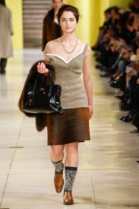 Défilé Miu Miu Collection Prêt à Porter Automne Hiver 2025 2026 lors de la Fashion Week de Paris PFW Défilé Miu Miu Collection Prêt à Porter Automne Hiver 2025 2026 lors de la Fashion Week de Paris, le 11 mars 2025 Miu Miu Fashion Show Ready to Wear Collection Fall Winter 2025 2026 at Paris Fashion Week, on March 11th, 2025 Paris France  Copyright: xAgencex xBestimagexAgencex xBestimagex