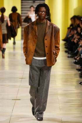 Défilé Miu Miu Collection Prêt à Porter Automne Hiver 2025 2026 lors de la Fashion Week de Paris PFW Défilé Miu Miu Collection Prêt à Porter Automne Hiver 2025 2026 lors de la Fashion Week de Paris, le 11 mars 2025 Miu Miu Fashion Show Ready to Wear Collection Fall Winter 2025 2026 at Paris Fashion Week, on March 11th, 2025 Paris France  Copyright: xAgencex xBestimagexAgencex xBestimagex