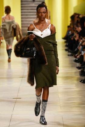 Défilé Miu Miu Collection Prêt à Porter Automne Hiver 2025 2026 lors de la Fashion Week de Paris PFW Défilé Miu Miu Collection Prêt à Porter Automne Hiver 2025 2026 lors de la Fashion Week de Paris, le 11 mars 2025 Miu Miu Fashion Show Ready to Wear Collection Fall Winter 2025 2026 at Paris Fashion Week, on March 11th, 2025 Paris France  Copyright: xAgencex xBestimagexAgencex xBestimagex