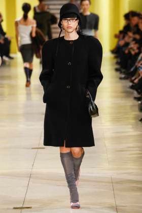 Défilé Miu Miu Collection Prêt à Porter Automne Hiver 2025 2026 lors de la Fashion Week de Paris PFW Défilé Miu Miu Collection Prêt à Porter Automne Hiver 2025 2026 lors de la Fashion Week de Paris, le 11 mars 2025 Miu Miu Fashion Show Ready to Wear Collection Fall Winter 2025 2026 at Paris Fashion Week, on March 11th, 2025 Paris France  Copyright: xAgencex xBestimagexAgencex xBestimagex