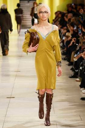 Défilé Miu Miu Collection Prêt à Porter Automne Hiver 2025 2026 lors de la Fashion Week de Paris PFW Défilé Miu Miu Collection Prêt à Porter Automne Hiver 2025 2026 lors de la Fashion Week de Paris, le 11 mars 2025 Miu Miu Fashion Show Ready to Wear Collection Fall Winter 2025 2026 at Paris Fashion Week, on March 11th, 2025 Paris France  Copyright: xAgencex xBestimagexAgencex xBestimagex