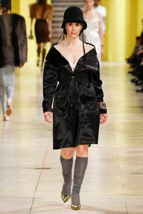 Défilé Miu Miu Collection Prêt à Porter Automne Hiver 2025 2026 lors de la Fashion Week de Paris PFW Défilé Miu Miu Collection Prêt à Porter Automne Hiver 2025 2026 lors de la Fashion Week de Paris, le 11 mars 2025 Miu Miu Fashion Show Ready to Wear Collection Fall Winter 2025 2026 at Paris Fashion Week, on March 11th, 2025 Paris France  Copyright: xAgencex xBestimagexAgencex xBestimagex