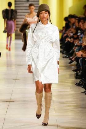Défilé Miu Miu Collection Prêt à Porter Automne Hiver 2025 2026 lors de la Fashion Week de Paris PFW Défilé Miu Miu Collection Prêt à Porter Automne Hiver 2025 2026 lors de la Fashion Week de Paris, le 11 mars 2025 Miu Miu Fashion Show Ready to Wear Collection Fall Winter 2025 2026 at Paris Fashion Week, on March 11th, 2025 Paris France  Copyright: xAgencex xBestimagexAgencex xBestimagex