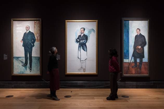 Edvard Munch Portraits Exhibition At The National Portrait Gallery In London LONDON, UNITED KINGDOM - MARCH 12, 2025: Gallery staff members pose with paintings titled Waler Rathenau , 1907, (L), Portrait of Ernest Thiel (Study) 1907, (C) and Dr Max Linde , 1904, (R) by Norwegian painter Edvard Munch during a photocall for Edvard Munch Portraits exhibition (13 March - 15 June 2025) at the National Portrait Gallery in London, United Kingdom on March 12, 2025. The exhibition will be the first in the UK to focus exclusively on Munch as a portraitist, including works never before seen in the UK. London Greater London United Kingdom  Copyright: xWIktorxSzymanowiczx originalFilename: szymanowicz-edvardmu250312_npBOG.jpg