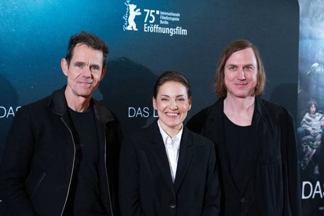 Entertainment Themen der Woche KW11 Entertainment Bilder des Tages v.l. Tom TYKWER, Regisseur, Nicolette KREBITZ, Schauspielerin, Lars EIDINGER, Schauspieler, Filmpremiere DAS LICHT in der Lichtburg in Essen, 12.03.2025. *** f l Tom TYKWER, director, Nicolette KREBITZ, actress, Lars EIDINGER, actor, film premiere DAS LICHT at the Lichtburg in Essen, 12 03 2025