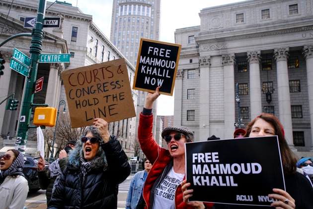 Bilder des Jahres 2025, News 03 März News Themen der Woche KW11 News Bilder des Tages New York City,NY:March 12th 2025-Hundreds of Pro-Palestine protestors rallied to demand the release of Mahmoud Khalil from jail on March 12, 2025 in New York City Copyright: xKatiexGodowskix