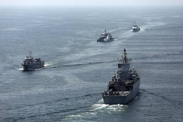Golf von Oman, Gemeinsames Marinemanöver von Iran, Russland und China March 12, 2025, Gulf Of Oman, Indian Ocean, Iran: Navy ships engage in military exercises during joint drills conducted by Iran, Russia, and China in the Gulf of Oman. The three countries will be participating in a three-day naval exercise in the Gulf of Oman and the Indian Ocean. This week, the navies of Iran, Russia, and China are conducting military drills off the coast of Iran to enhance their cooperation. Gulf Of Oman Iran - ZUMAi98_ 20250312_zih_i98_089 Copyright: xIranianxArmyxOfficex
