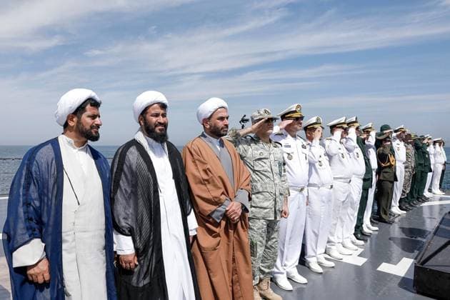 Golf von Oman, Gemeinsames Marinemanöver von Iran, Russland und China March 12, 2025, Gulf Of Oman, Indian Ocean, Iran: local officials and navy personnel attending joint military exercises conducted by Iran, Russia, and China in the Gulf of Oman. The three countries will participate in a three-day naval drill in the Gulf of Oman and the Indian Ocean. This week, the navies of Iran, Russia, and China are conducting military exercises off the coast of Iran to enhance their cooperation. Gulf Of Oman Iran - ZUMAi98_ 20250312_zih_i98_072 Copyright: xIranianxArmyxOfficex