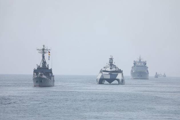 Golf von Oman, Gemeinsames Marinemanöver von Iran, Russland und China March 12, 2025, Gulf Of Oman, Indian Ocean, Iran: Navy ships engage in military exercises during joint drills conducted by Iran, Russia, and China in the Gulf of Oman. The three countries will be participating in a three-day naval exercise in the Gulf of Oman and the Indian Ocean. This week, the navies of Iran, Russia, and China are conducting military drills off the coast of Iran to enhance their cooperation. Gulf Of Oman Iran - ZUMAi98_ 20250312_zih_i98_106 Copyright: xIranianxArmyxOfficex