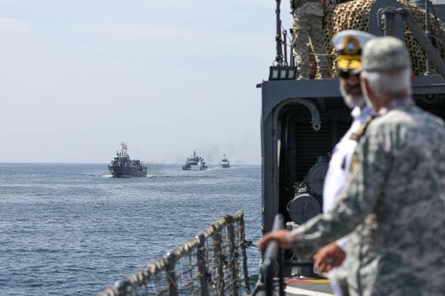 Golf von Oman, Gemeinsames Marinemanöver von Iran, Russland und China March 12, 2025, Gulf Of Oman, Indian Ocean, Iran: Navy ships engage in military exercises during joint drills conducted by Iran, Russia, and China in the Gulf of Oman. The three countries will be participating in a three-day naval exercise in the Gulf of Oman and the Indian Ocean. This week, the navies of Iran, Russia, and China are conducting military drills off the coast of Iran to enhance their cooperation. Gulf Of Oman Iran - ZUMAi98_ 20250312_zih_i98_114 Copyright: xIranianxArmyxOfficex