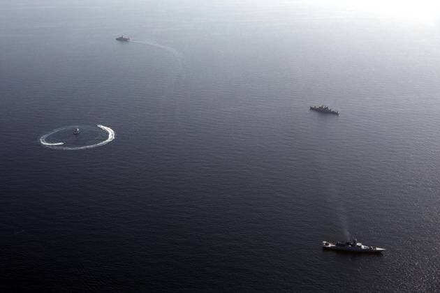 Golf von Oman, Gemeinsames Marinemanöver von Iran, Russland und China March 12, 2025, Gulf Of Oman, Indian Ocean, Iran: Navy ships and vessels engage in military exercises during joint drills conducted by Iran, Russia, and China in the Gulf of Oman. The three countries will be participating in a three-day naval exercise in the Gulf of Oman and the Indian Ocean. This week, the navies of Iran, Russia, and China are conducting military drills off the coast of Iran to enhance their cooperation. Gulf Of Oman Iran - ZUMAi98_ 20250312_zih_i98_129 Copyright: xIranianxArmyxOfficex