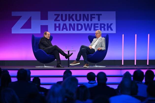 Guenther JAUCH (Fernsehmoderator), im Gespraech mit Moderator Wolfram KONS: (li). ZDF Forum anlaesslich Internationale Handwerksmesse IHM Muenchen am 13.03.2025 *** Guenther JAUCH TV presenter , in conversation with presenter Wolfram KONS li ZDF Forum on the occasion of the International Crafts Fair IHM Munich on 13 03 2025