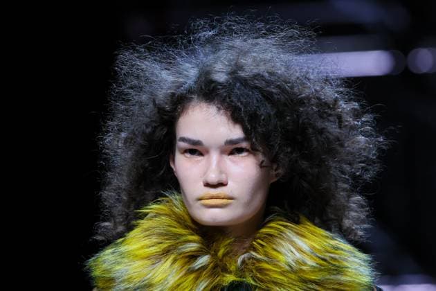 Entertainment Bilder des Tages RUSSIA, MOSCOW - MARCH 13, 2025: A model wears a creation during a catwalk show for a new Rogov collection during the 4th Moscow Fashion Week at the Manege Central Exhibition Hall. Sergei Savostyanov TASS  79076489
