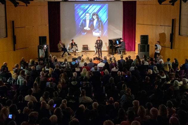 Christian Geller, Simone Mergen and Thomas Anders at the presentation of an original Yamaha KX5 Keytar by Modern Talking with a short performance to the Foundation Haus der Geschichte der Bundesrepublik Deutschland Bonn, 11 03 2025 Foto:xJ.xZumbuschx xFuturexImagex anders_5216