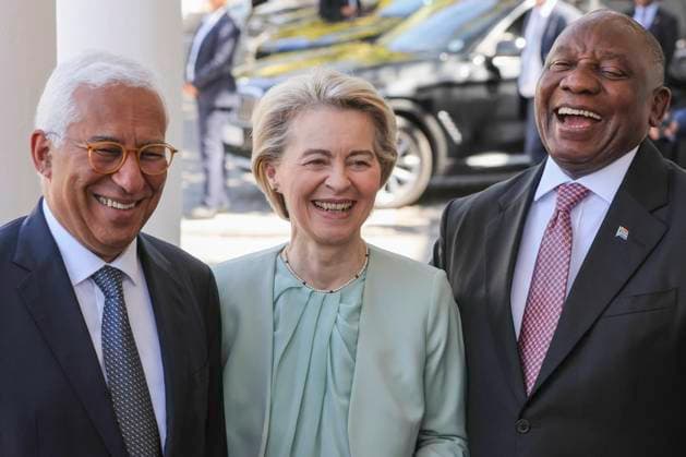 News Themen der Woche KW11 Eighth South Africa-European Union Summit held in Cape Town, South Africa European Council President Antonio Da Costa (L) European Commission President Ursula van Der Leyen (C) and South African President Cyril Ramaphosa (R) meet at the Eighth South Africa-European Union Summit held in Cape Town, South Africa, on March 13, 2025. The European Union announced a Euro 4.7 billion investment package in South Africa during the Eighth South Africa-European Union Summit. In early February 2025, US President Donald Trump issued an executive order halting all US federal funding to South Africa, citing concerns over the country?s land expropriation policies and its legal actions against Israel at the International Court of Justice. The EU?s inves Copyright: xMatrixxImagesx 